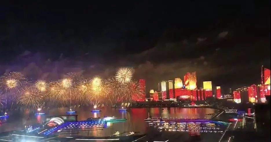 上合青岛峰会焰火表演太美了,全世界!
