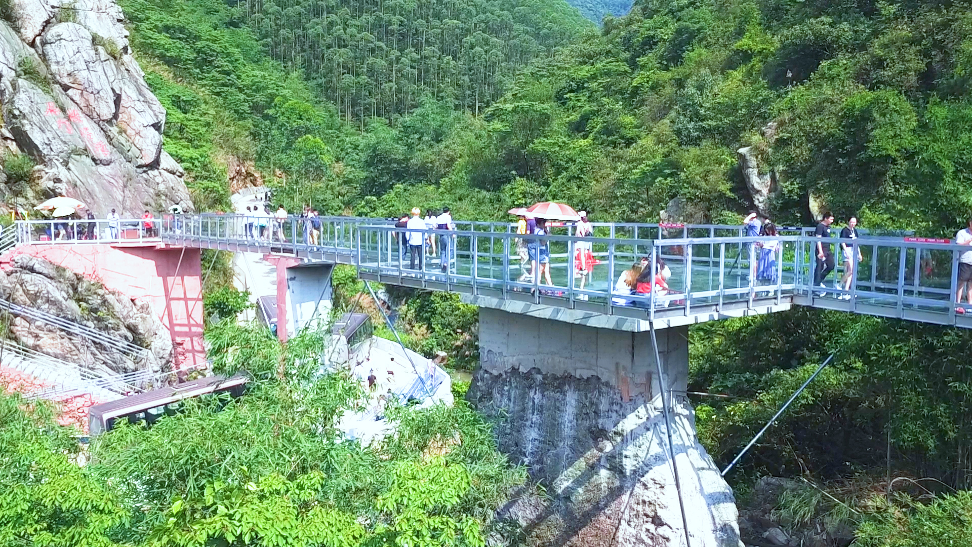 龙腾峡青春大爱,青春飘扬-清远龙腾峡漂流旅游景区