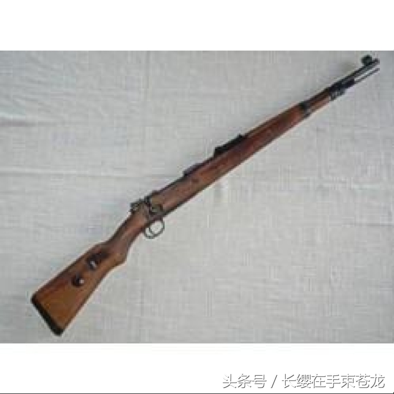 kar 98k精度高,经加装瞄准镜后,作为一种优秀的狙击步枪使用