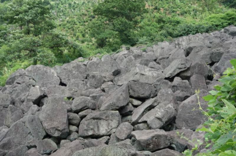 踏上覆卮山顶 面临千年梯田,挑战跌宕起伏的冰川石浪