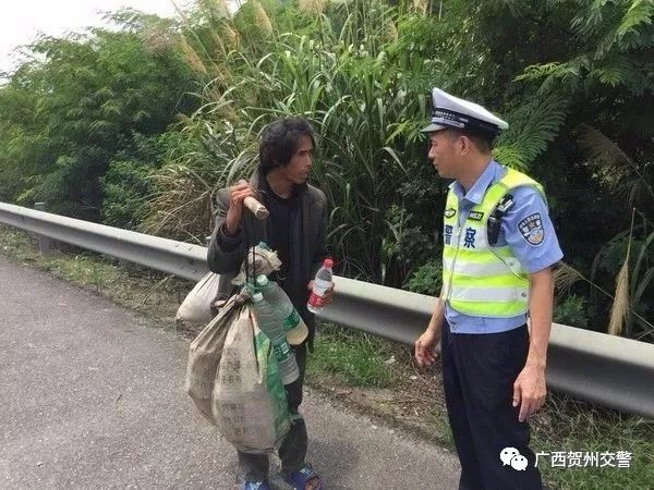 贺州市公安局交警支队高管一(二)大队梁少华副大队长带队到钟山回龙