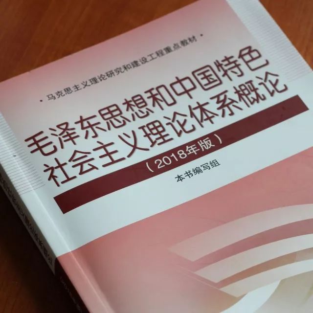 再也上不了的数学课好像只有考试那天翻开过崭新的毛概课本打开都是密