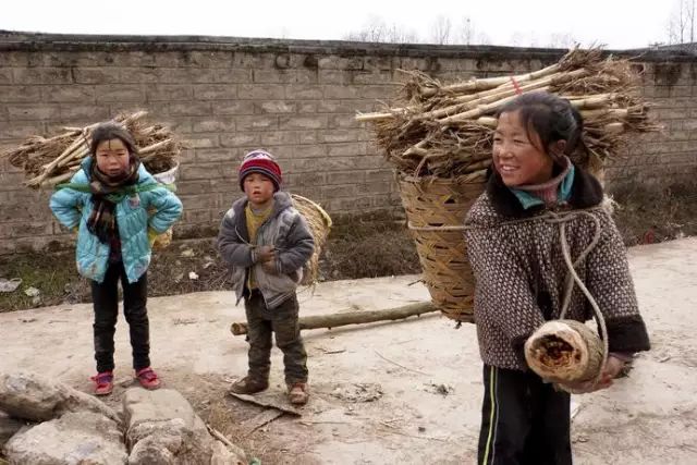 2014年1月10日,四川凉山,外出打工的童工本就生活心酸./视觉中国