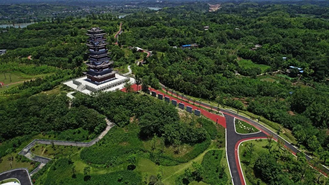 第二站龙泉驿区 玉石湿地公园绵绵青草是她的外衣蜿蜒的东风渠是她