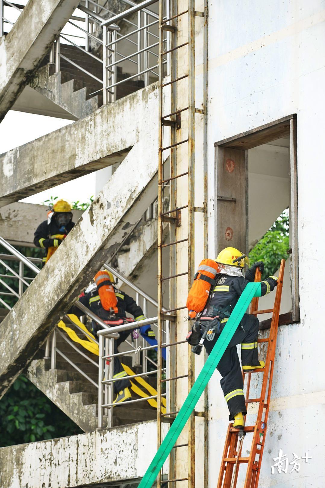 消防兵哥哥体能比武,灭火救人紧急出动