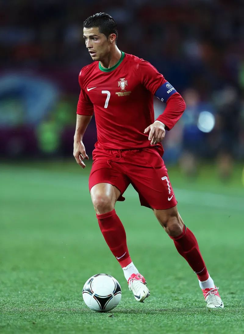 葡萄牙足球运动员   现效力于皇马俱乐部