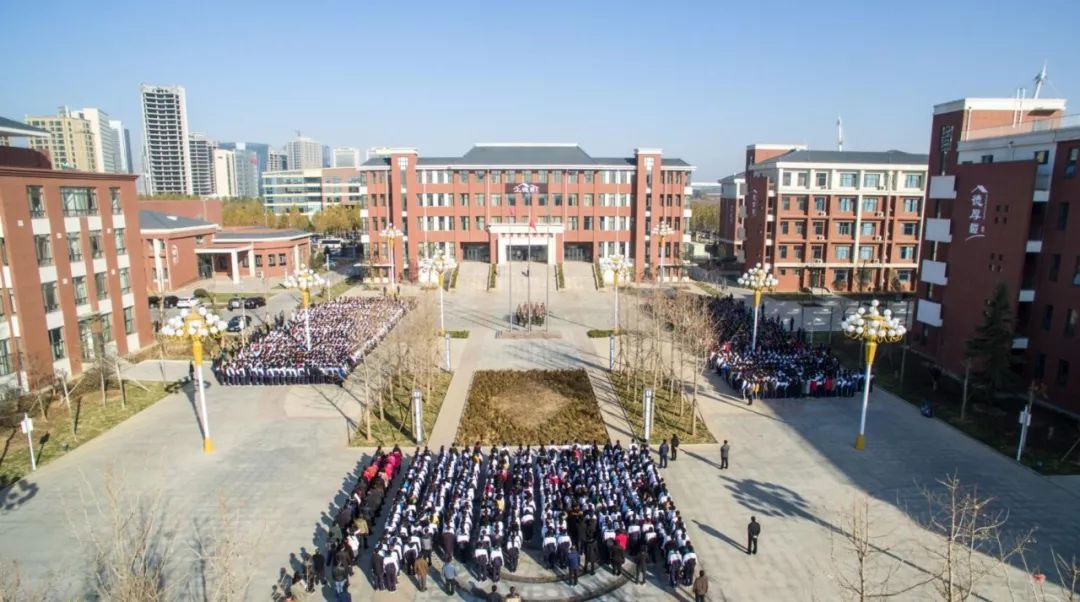 企业总部基地,同时三大学校(德润绿城幼儿园,现代中学东校,寿光二中)