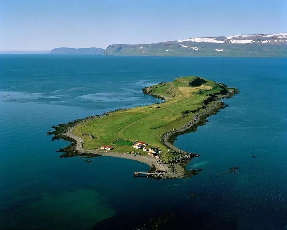 最近,冰岛传来特大喜讯,westfjords西峡湾的vigur威尔岛公开出售.