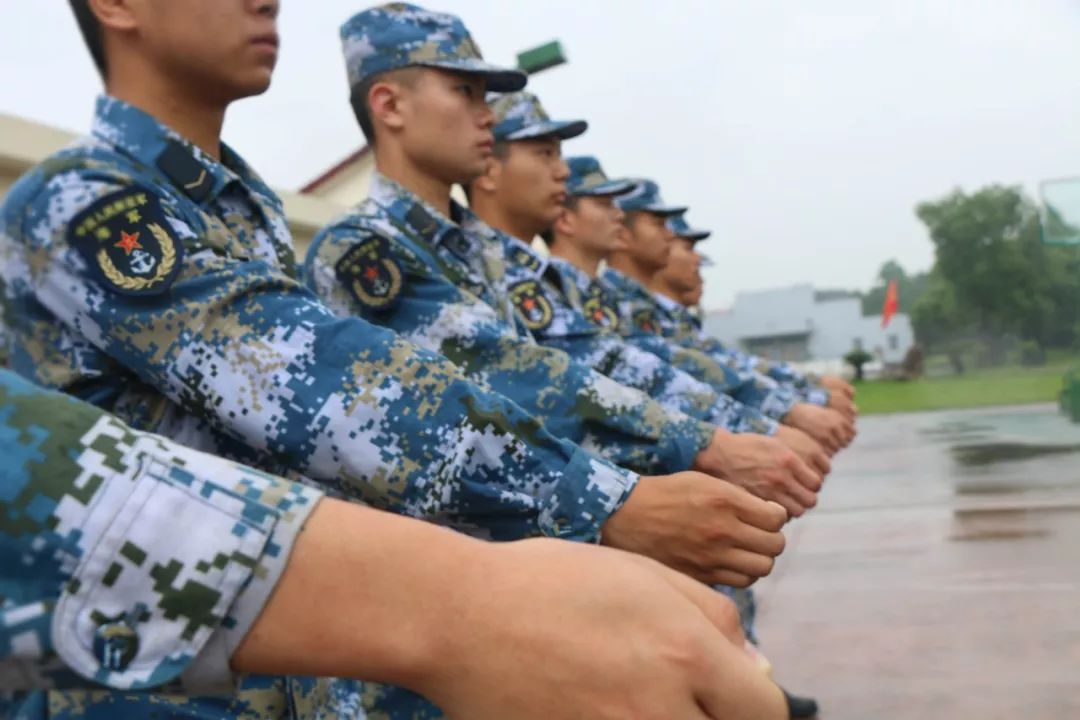 再出发——海军航空兵某场站组织技术新兵集训