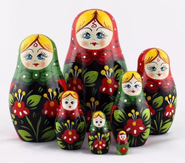 其实我们也都知道,白俄罗斯大部分地方卖的套娃都是中国制造.