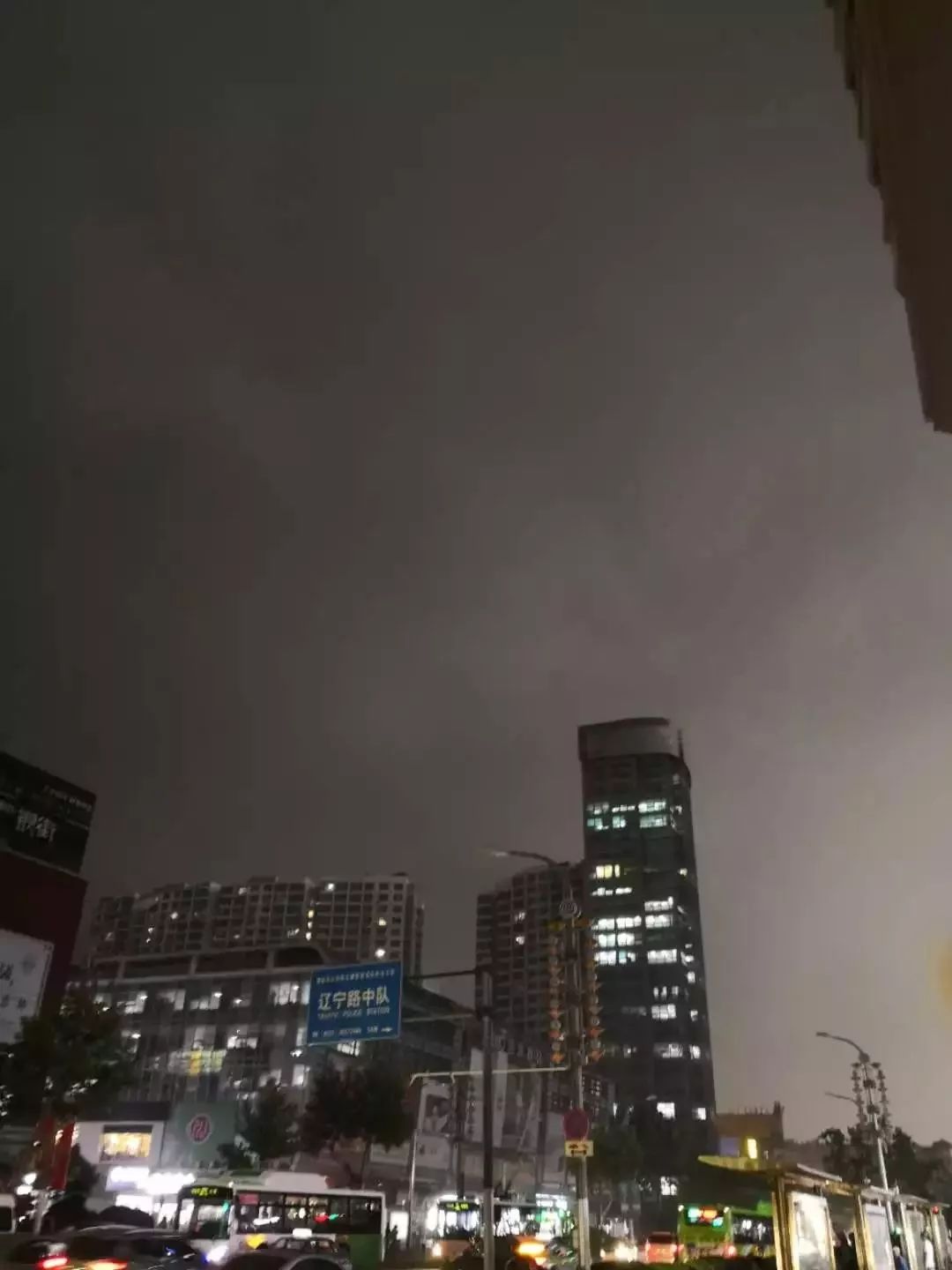 長沙暴雨白天秒變黑夜 貴州冰雹大過雞蛋｜中國一分鐘 - 新唐人亞太電視台