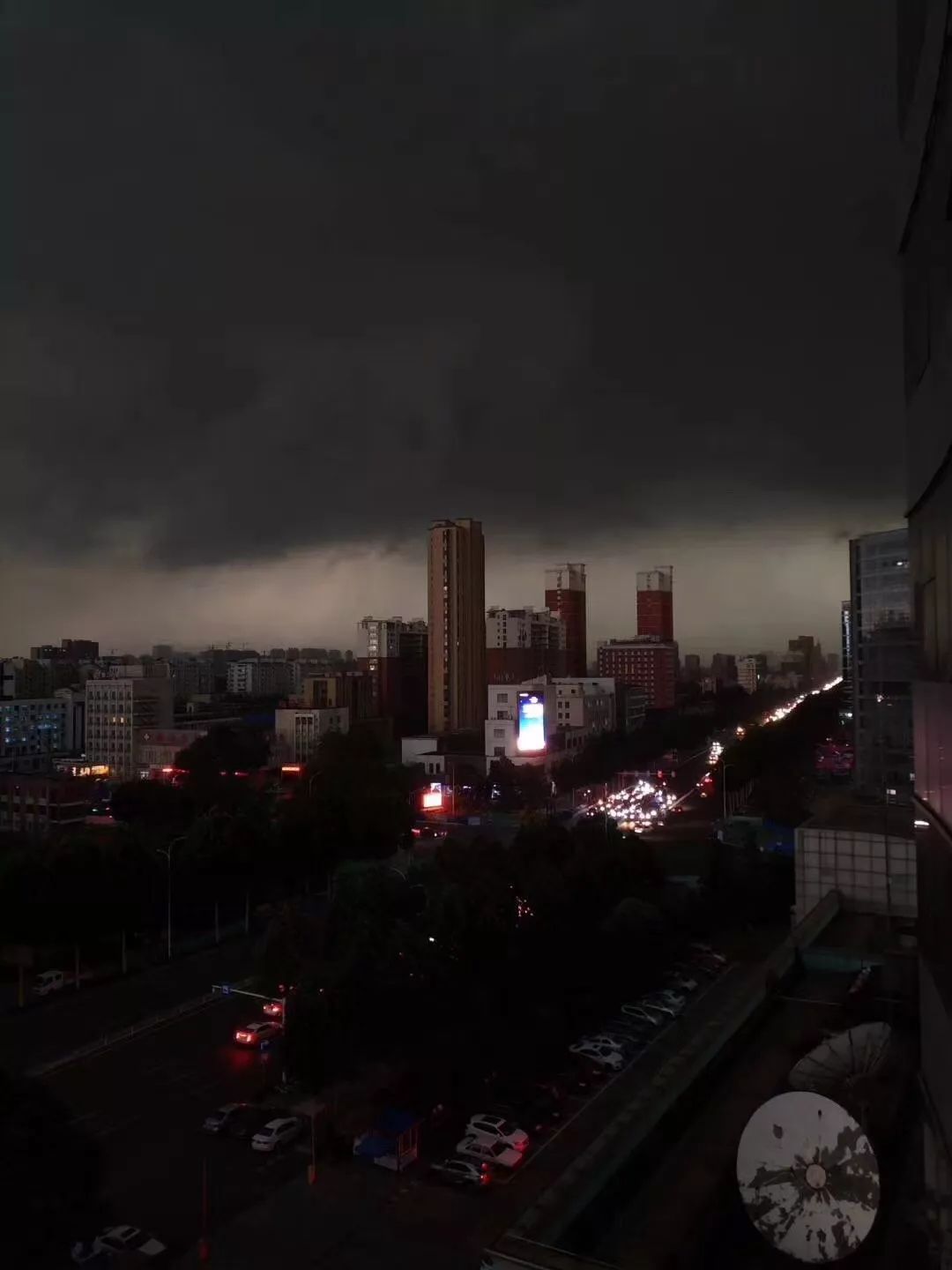 就在雨神群里开始直播起了 山东各地的天气情况 ▼ 一个都没落下