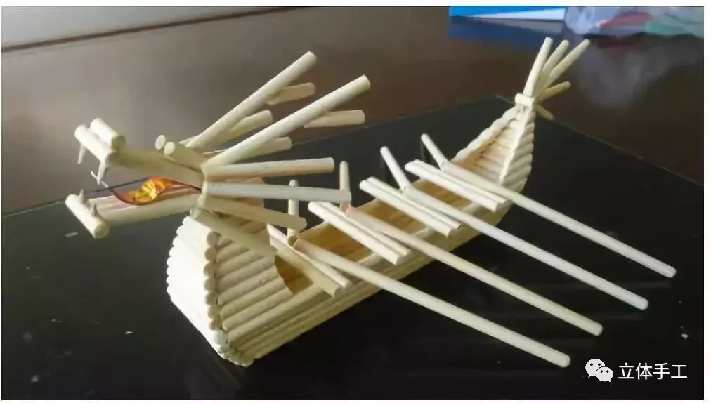 还有人用一次性筷子做了一艘龙舟,实在太酷啦!