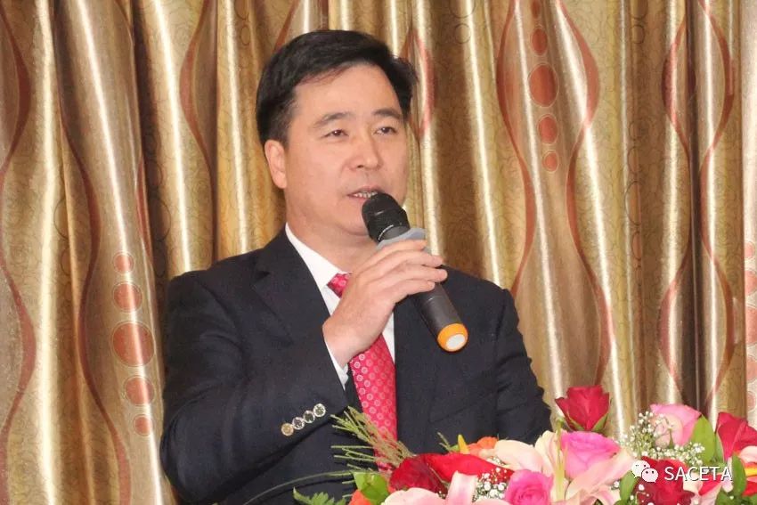 杨天峙会长首先向冯志农到访南非表示欢迎.