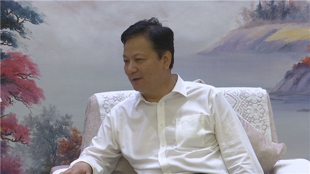 褚锦锋会见渭南桃花源公司董事长,就合作开发红色旅游进行洽谈!