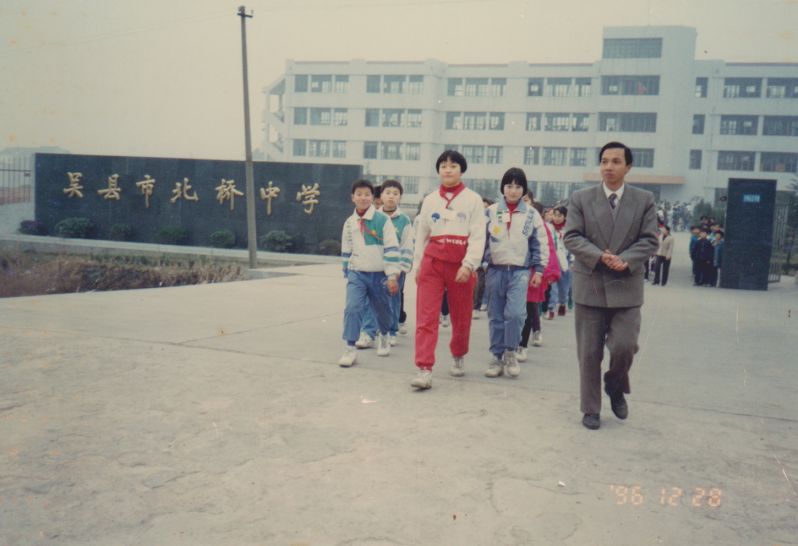 留言区等大家 小编先来点回忆杀 【1990年黄埭中学教学楼】 【东桥