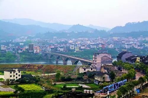 2,湖南湘西龙山县 龙山县,位于湘西北边陲,地处武陵山脉腹地,连荆楚