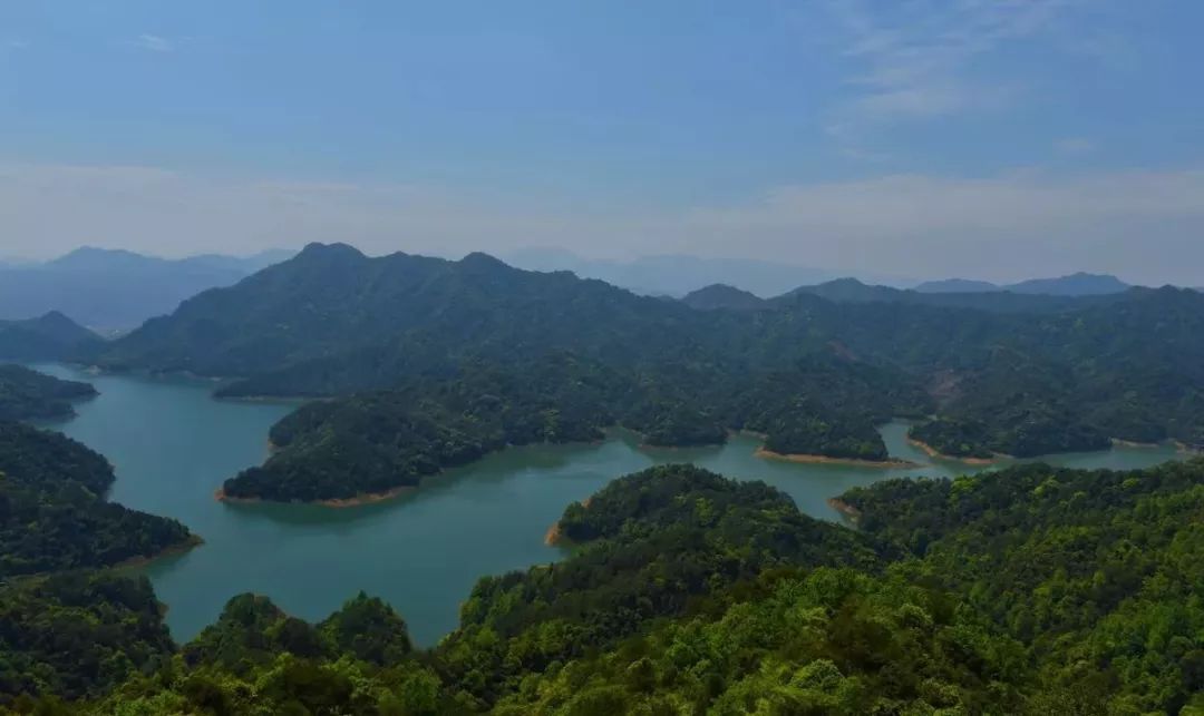 广西地理环境条件那么好,为什么经济旅游都发展不起来