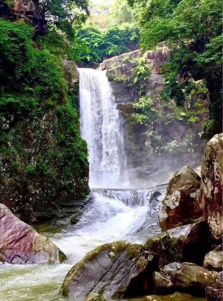 来腾蛟赤岩山看遍奇峰异石,探秘怪洞飞瀑