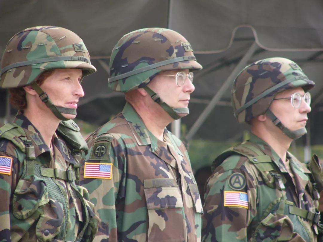 [转帖]解放军新式头盔为什么和美军一样?赤裸裸的山寨
