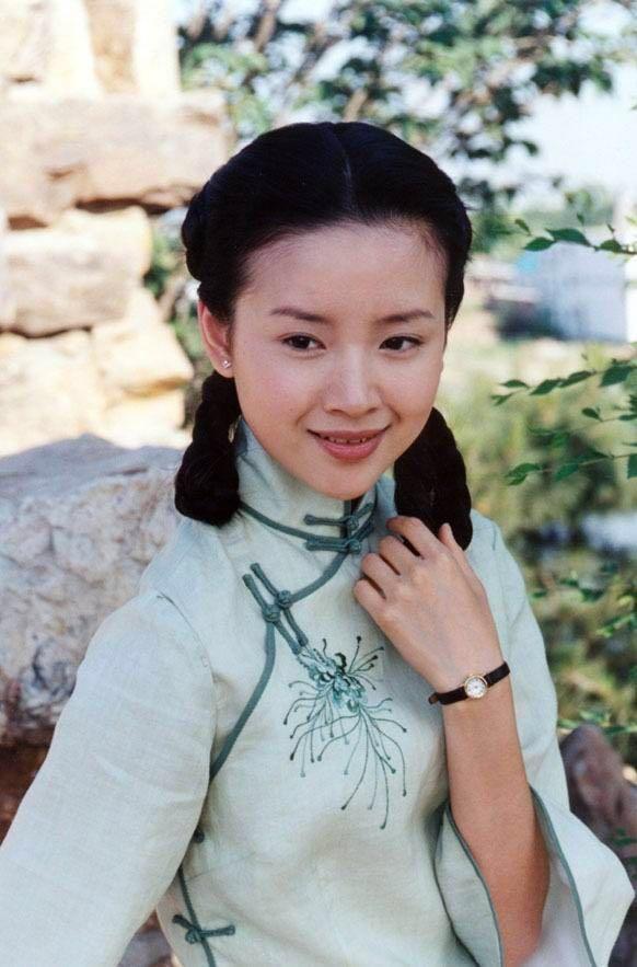 董洁李小冉陈好被称娱乐圈最美的旗袍女星还有一位美得不可方物