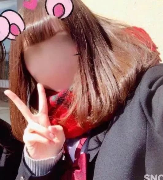 13少女穿内衣内裤视频_15岁少女只穿内衣内裤(2)