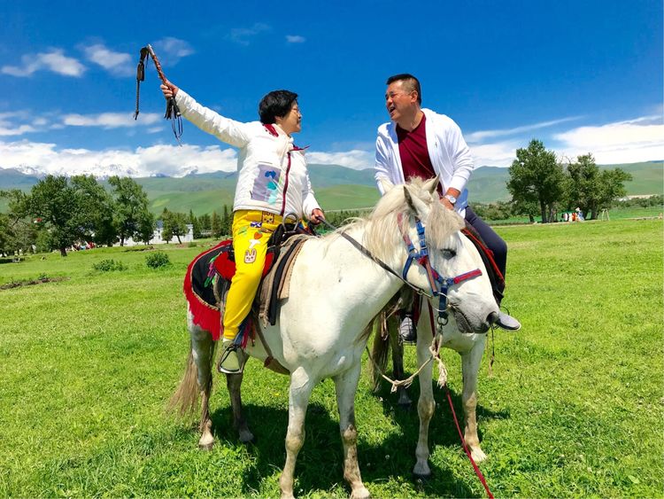 新疆旅游包车多少钱 新疆旅游包车线路推荐 伊犁旅游包车 喀纳斯旅游