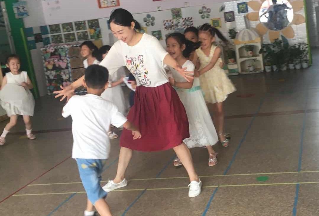 【学前教育】幼儿园孩子眼中的老师,像妈妈又像仙女!