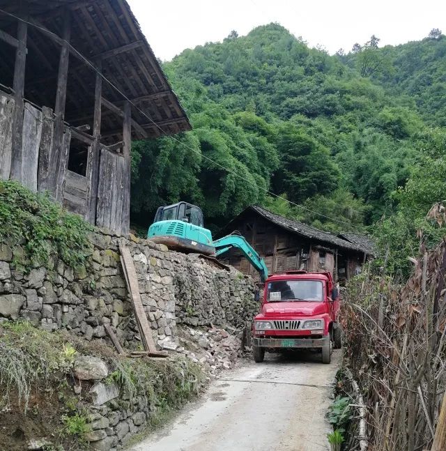 【脱贫攻坚进行时】昌明镇驻村干部的一天