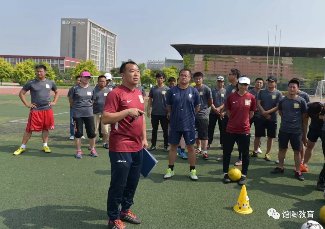 【足球进校园】赵树新看望慰问"知合公益校园行"校园