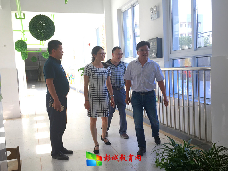 铜山区教育局局长莅临汉王镇中心幼儿园检查指导工作