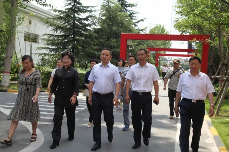 杨广立董事长,李保全总理,张春兰参观大桥石化家园