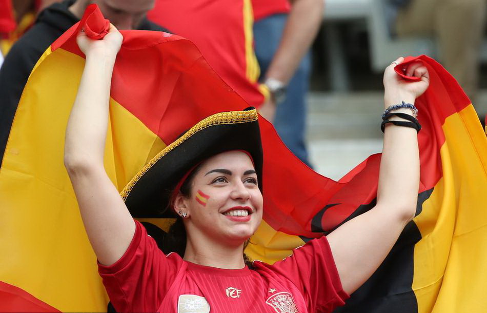 2018年俄罗斯世界杯,西班牙美女球迷激情十足