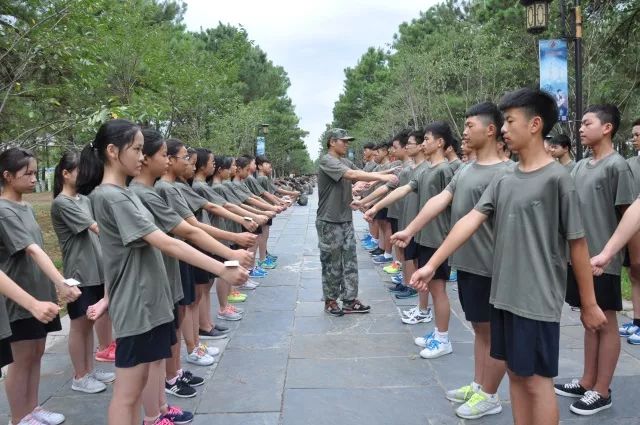 高中生活,从这里开始——2018年华景研学非遗园基地军训研学全面接收