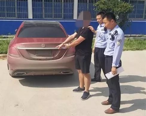 来源:周口市交警支队 男子开奔驰衣锦还乡路过淮阳被抓 日前,淮阳县