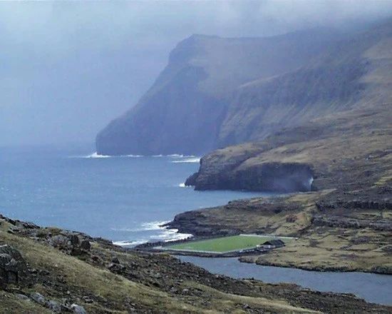 冰岛人口33万_除了美景和火山,冰岛还有一只很牛X的足球队(3)