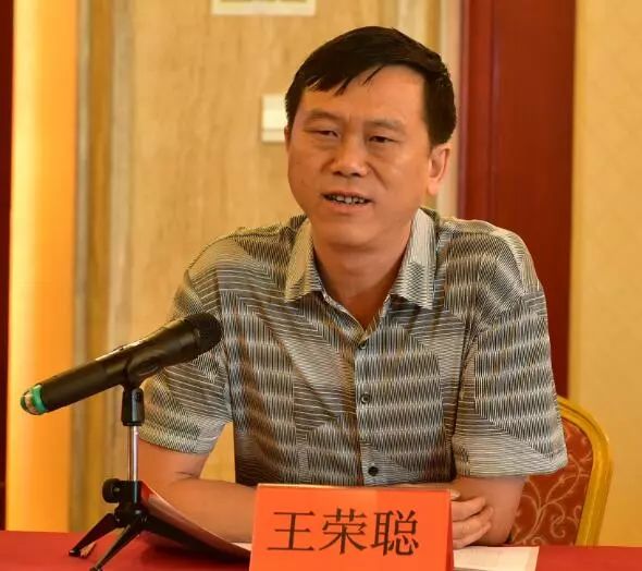 广南县委副书记,县长王荣聪为了让更多的人了解广南,宣传广南,充分