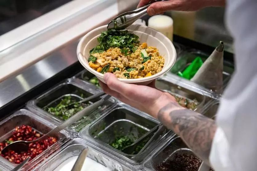 麻省理工4个高材生造出世界第一家机器人餐厅米其林星厨坐镇价格却低