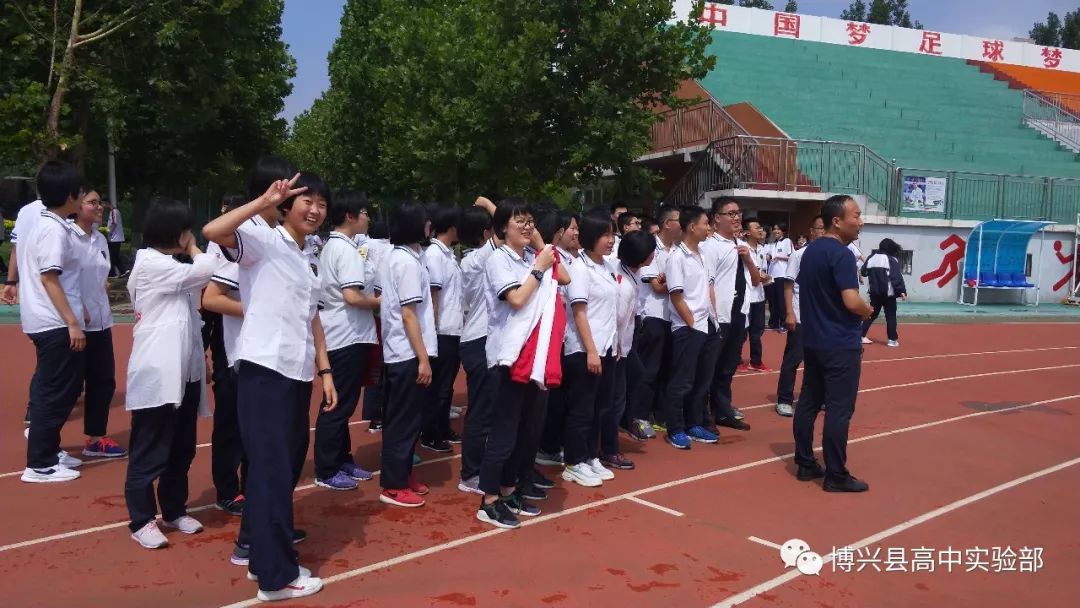 实验部学生熟悉博兴二中校园