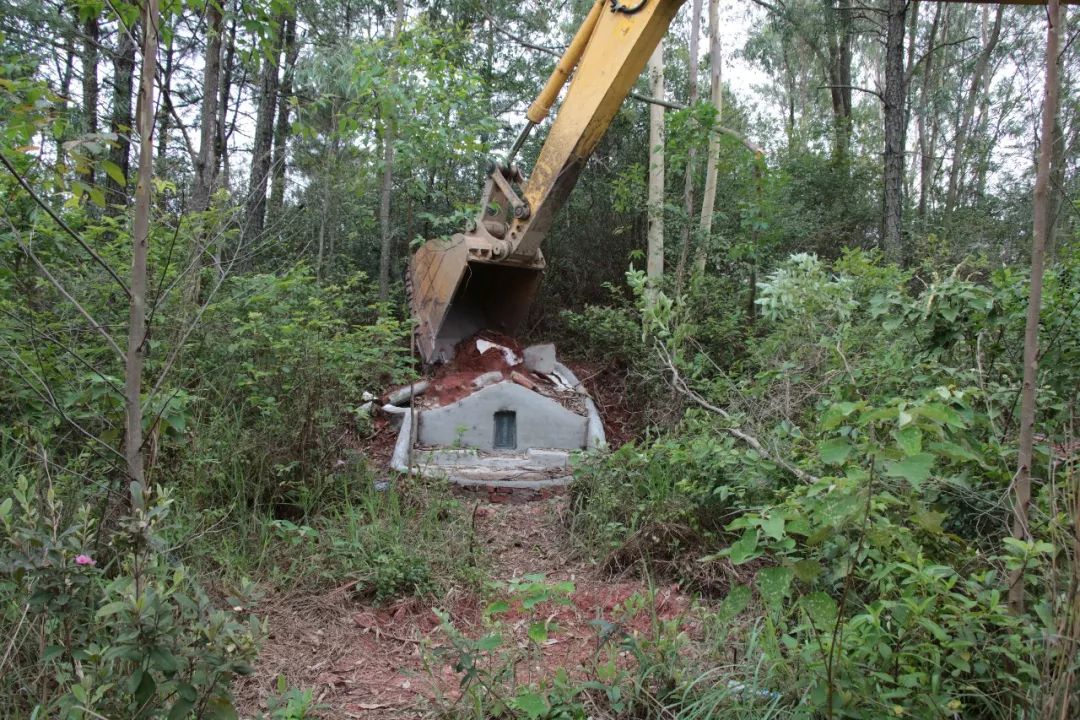 想钱想疯了惠州惊现空坟计村民建造假坟墓企图