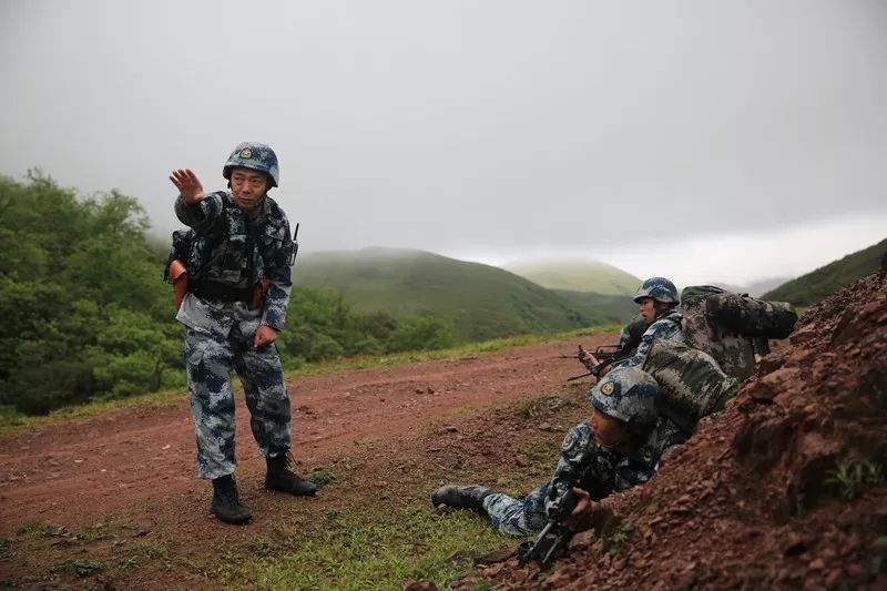 空降兵某特战旅的极限训练了解一下