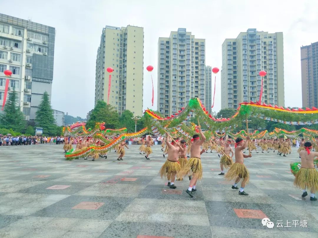 水龙狂欢全民嗨起来!中央大街已成欢乐的海洋!