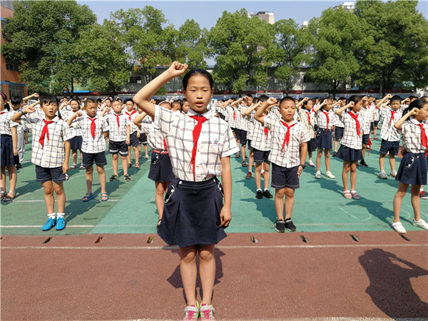 小学生集体禁毒宣誓