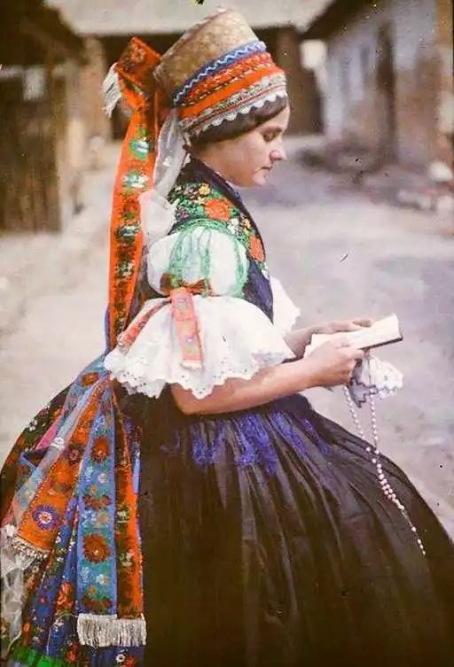 20张历史课本上看不到各国传统古代服饰照 挪威新娘太