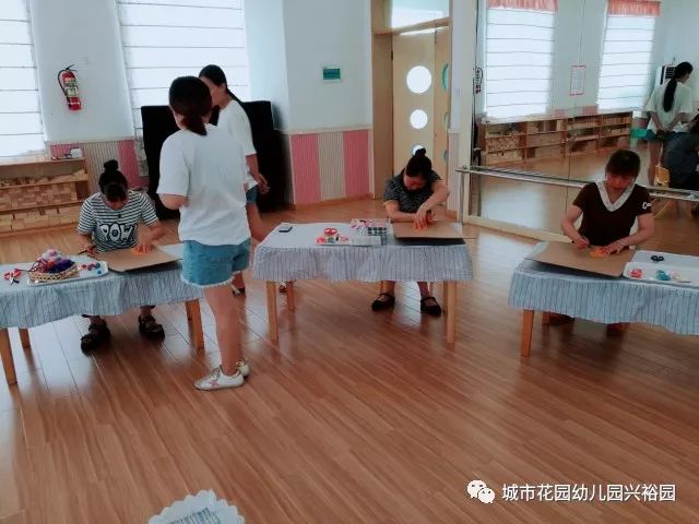 Diy纸板鞋面创意赛 城市花园幼儿园兴裕园保育员技能竞赛