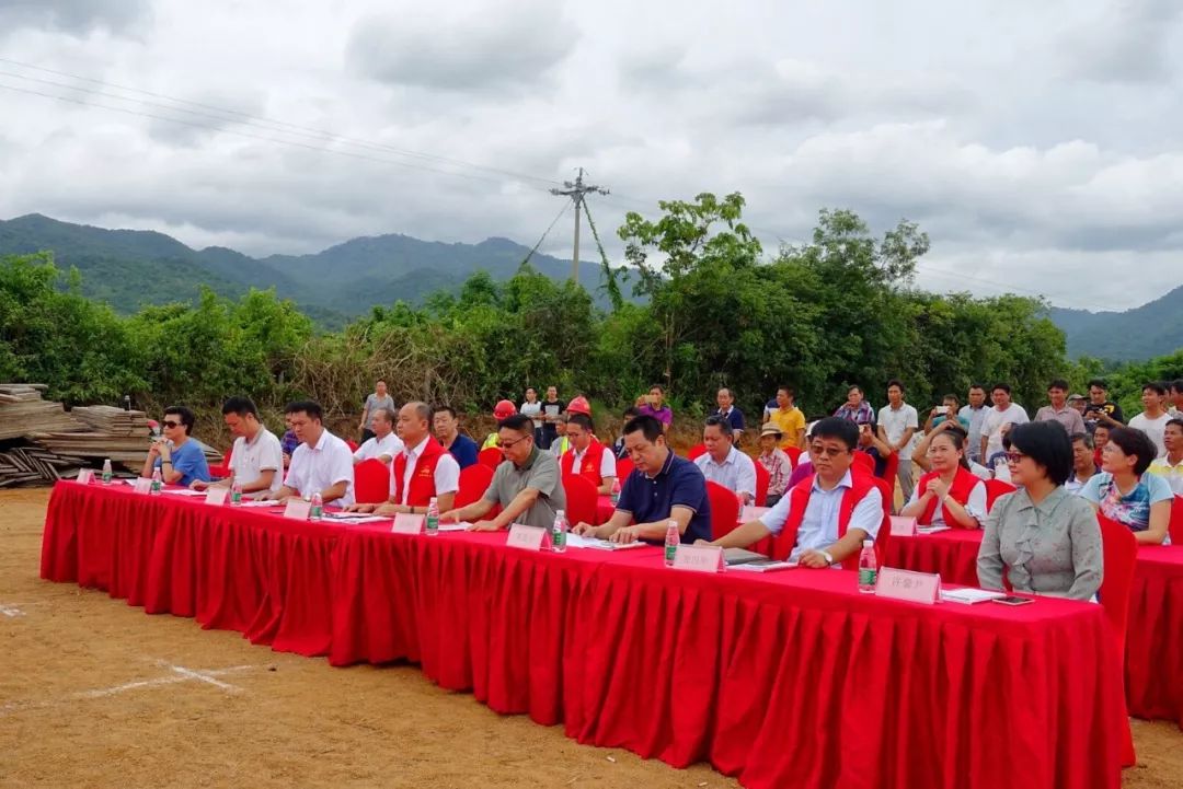 "活动现场,碧桂园集团副总裁兼海南区域总裁叶剑清表示,碧桂园将一如