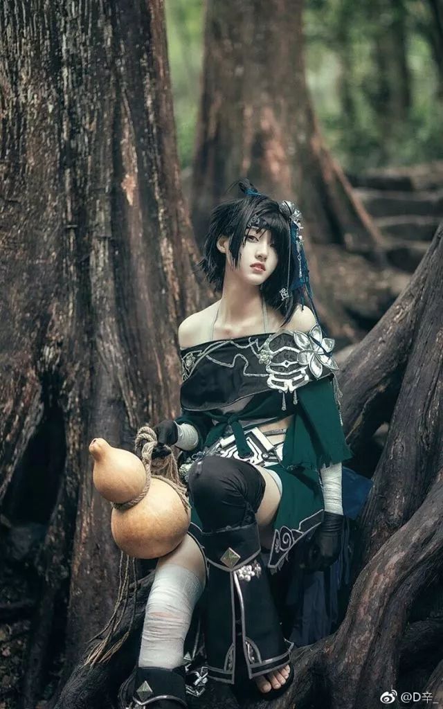 她不仅是小丐妹,还是用cosplay续写天刀江湖故事的小姐姐