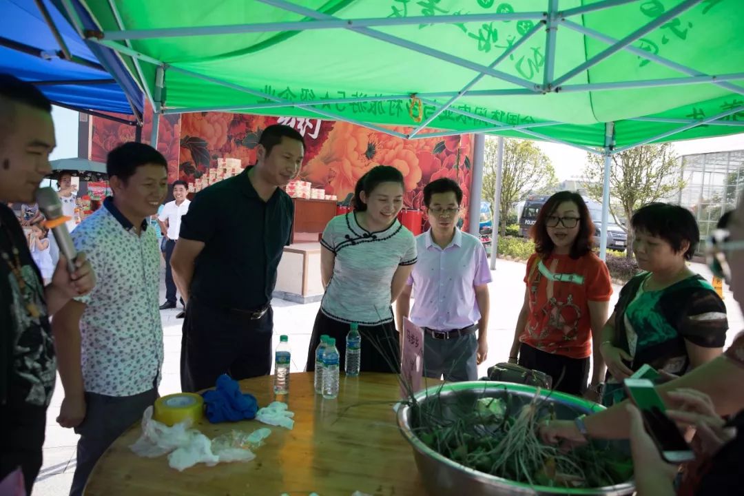 万载县旅游发展委员会主任刘海勇,万载县妇联主席刘丹,万载县国家