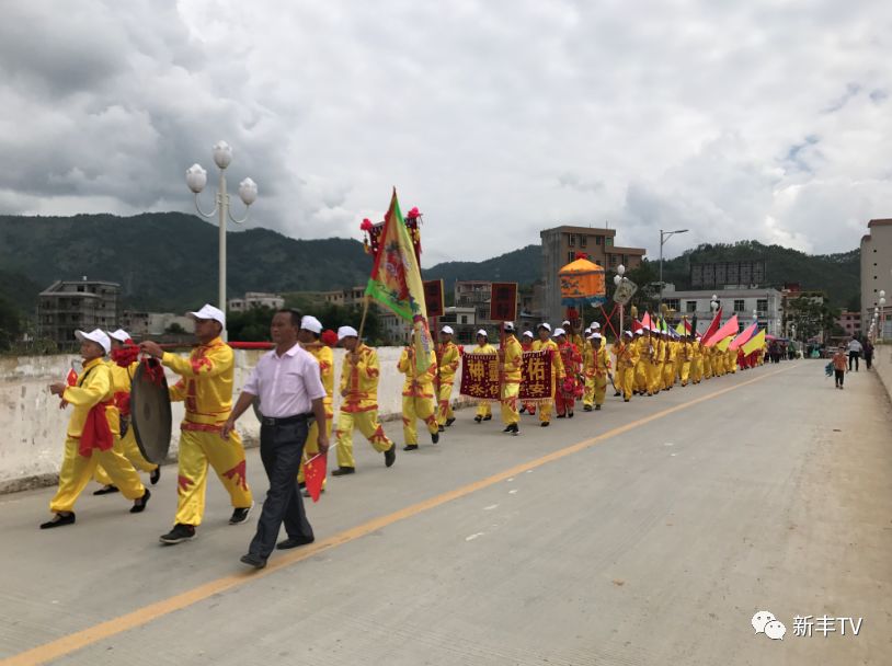 这一民俗有意思今天梅坑的龙皇公出巡啦