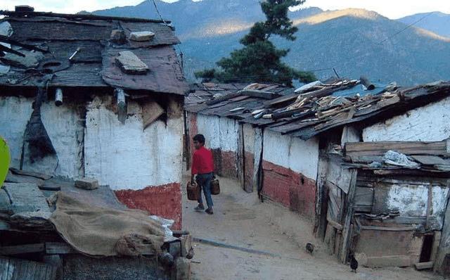 中国尼泊尔边境,当地人民生活不易,备受饥饿贫